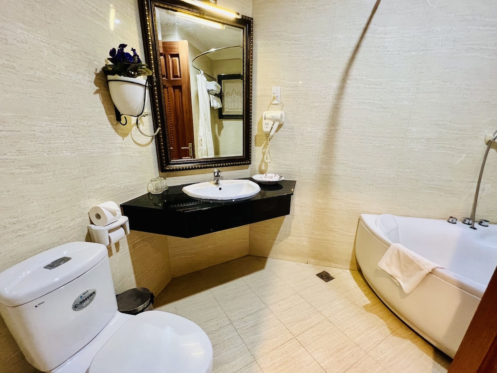 White Lion Hotel 33/36