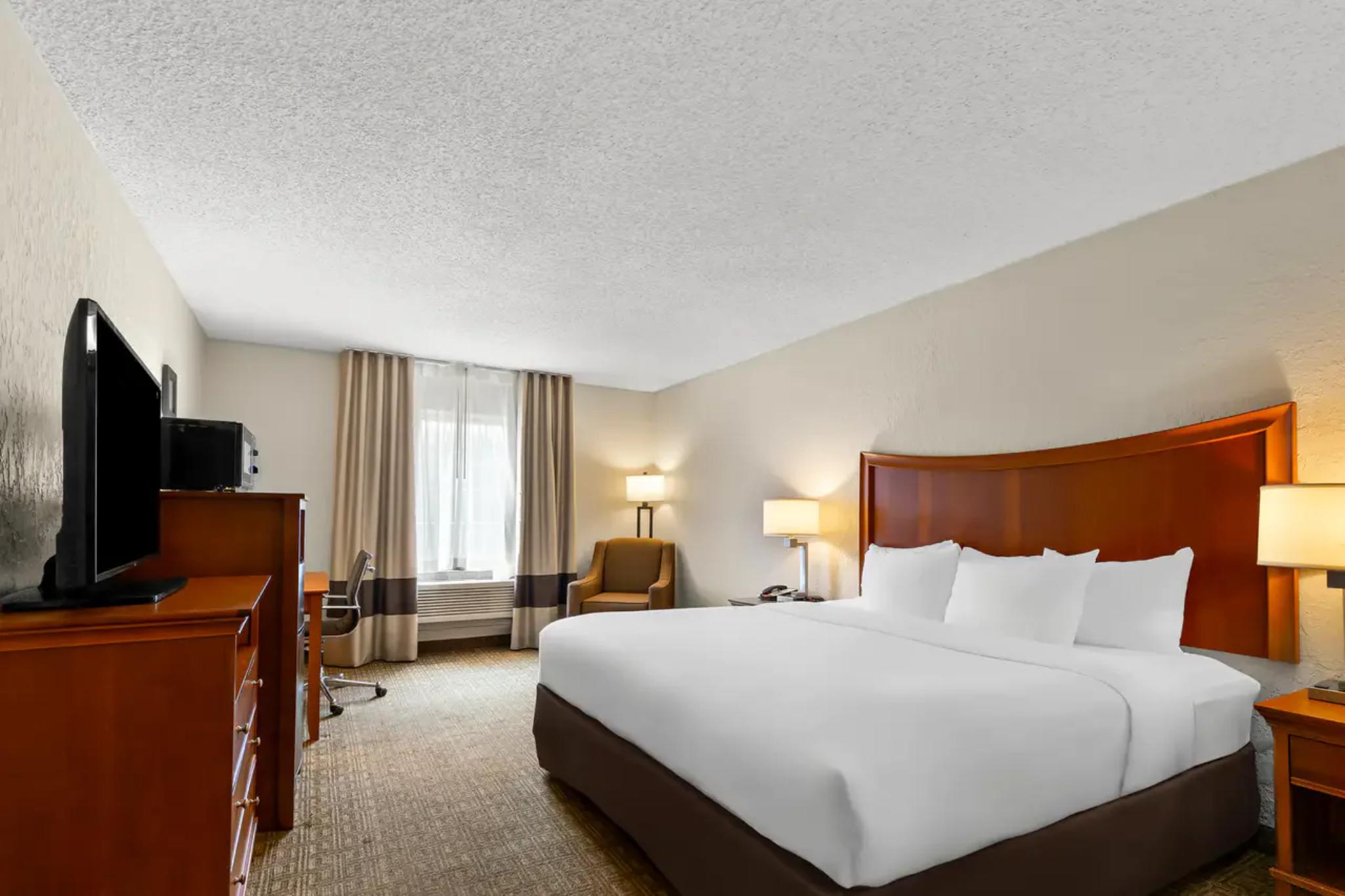 غرفة بسرير كينج، Comfort Inn St. Louis - Westport Event Center 3/10
