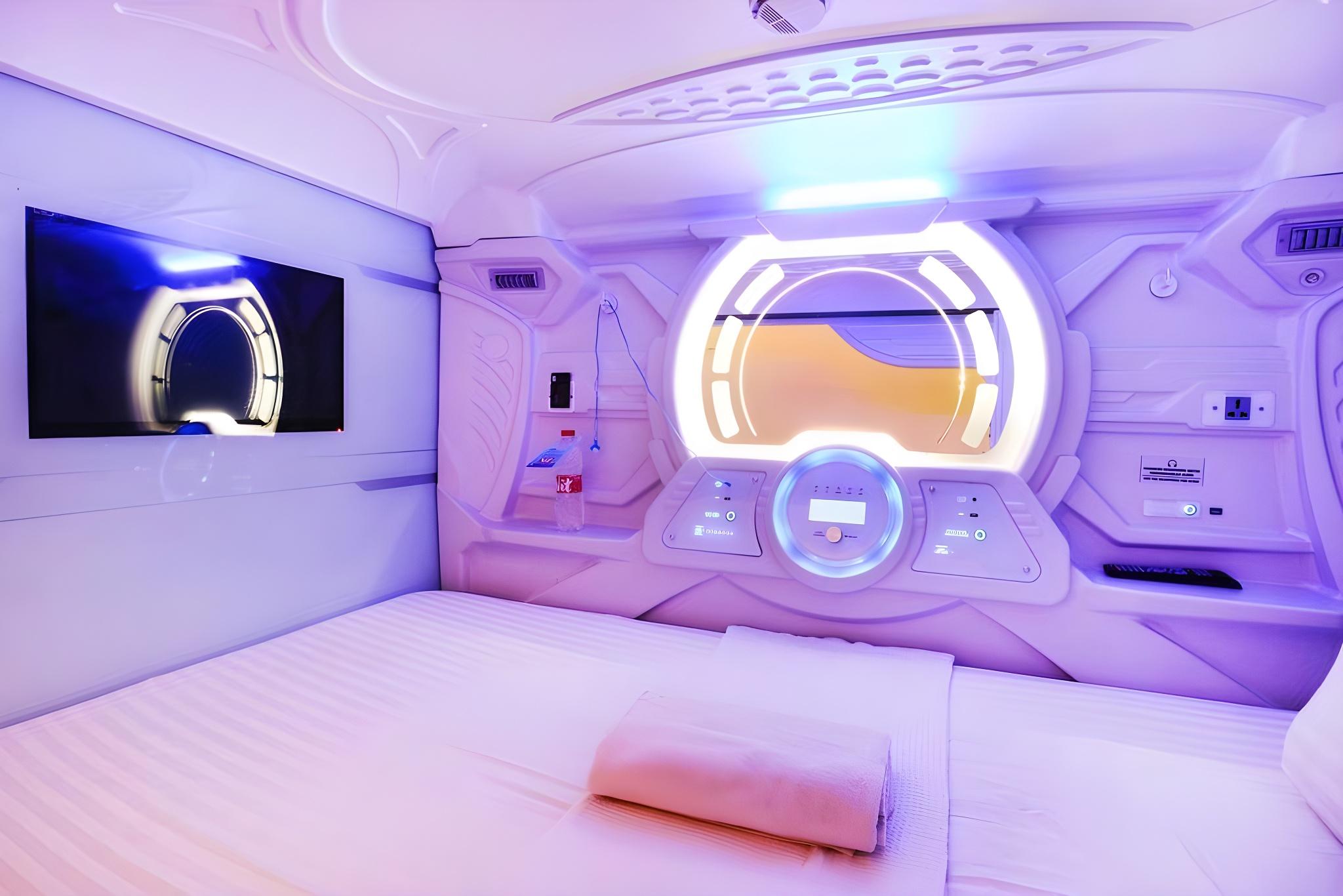 Tab Capsule Hotel - Kayoon Surabaya 23/28