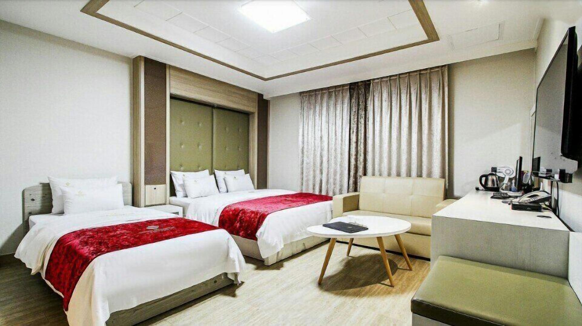غرفة ديلوكس بسريرين منفصلين، Charlot Castle Hotel 2/2