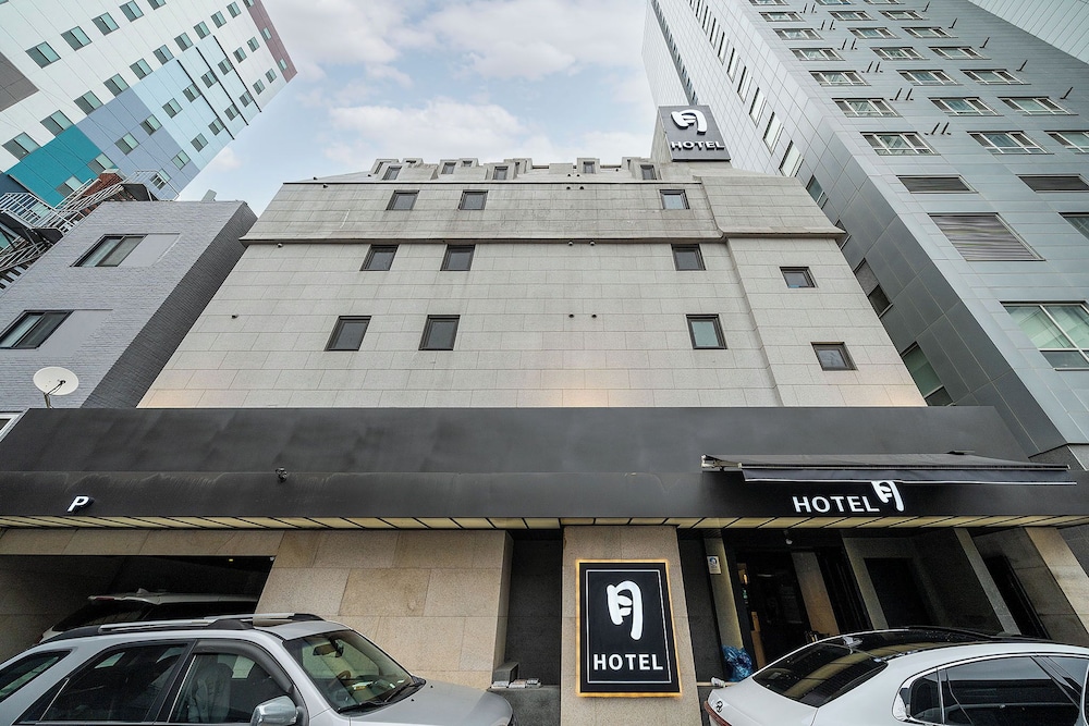 Wol Hotel 2/76