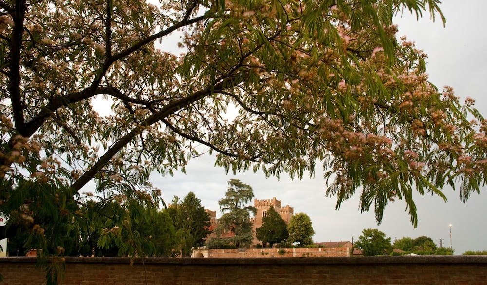 Relais Castello Bevilacqua 42/50