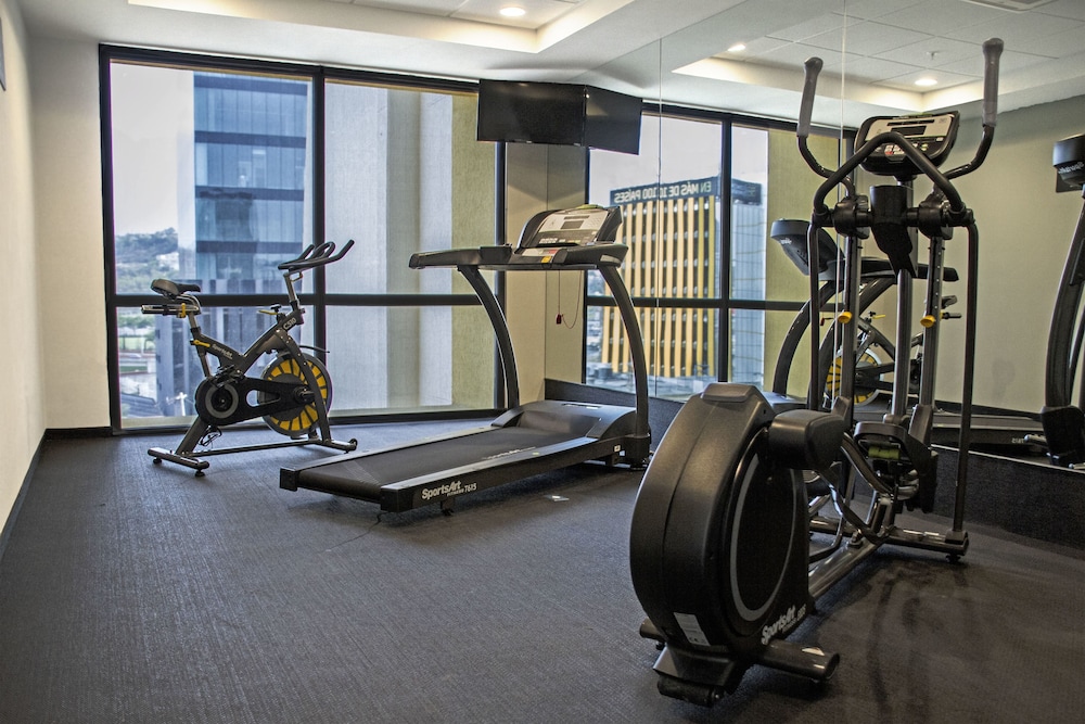 City Express Plus by Marriott Monterrey Galerias 15/32