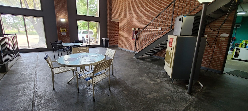 Fairview Inn Suites 20/40