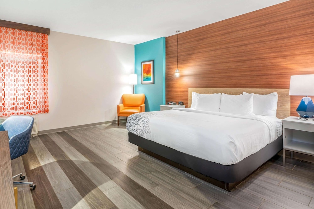 La Quinta Inn & Suites by Wyndham Oklahoma City Airport 15/50
