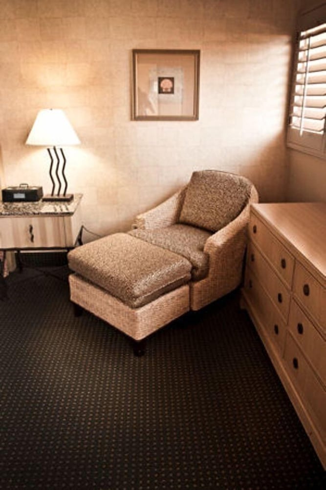 Atrium Hotel at Orange County Airport 47/61