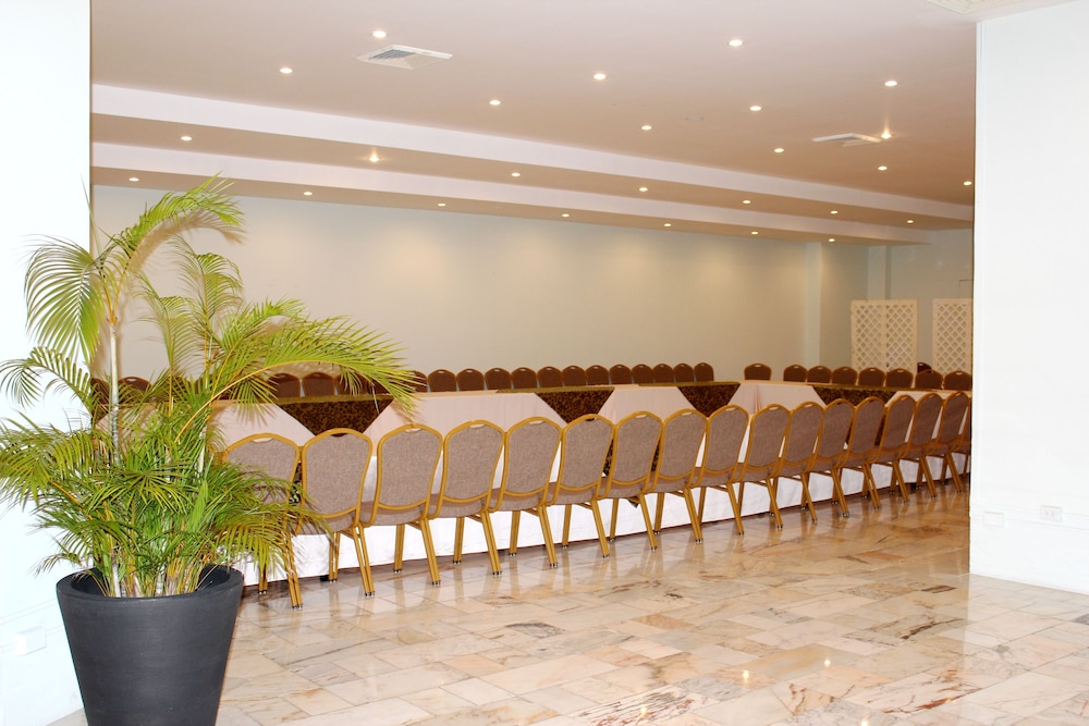Torre de Alba Hotel Suites 63/68