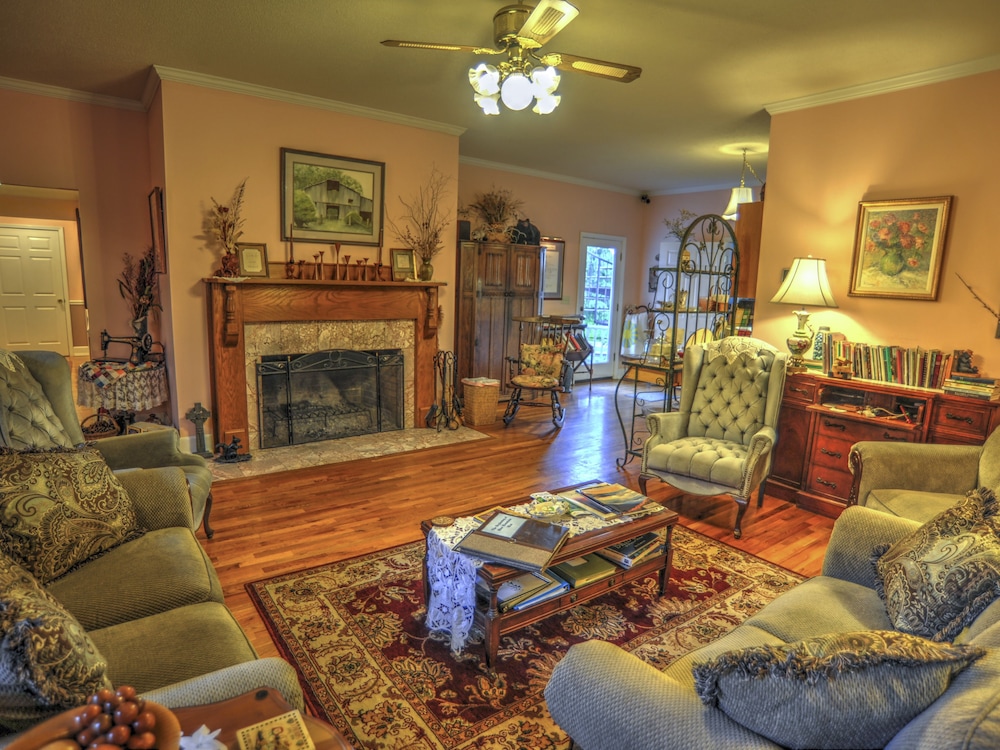 Blue Mountain Mist Country Inn 41/63