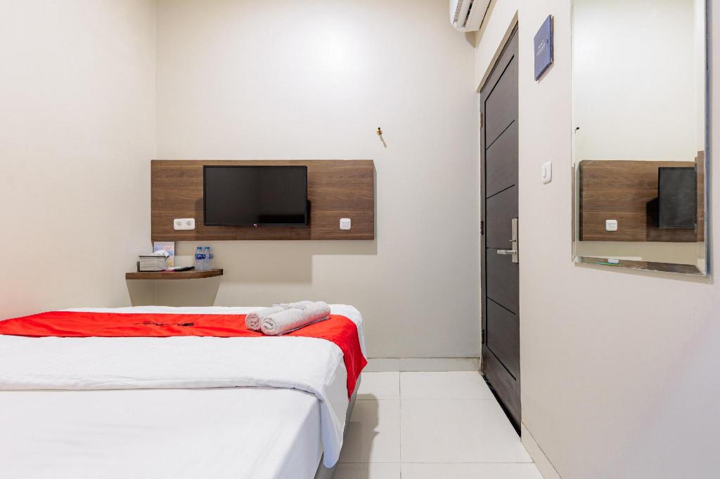 RedDoorz near Taman Palem 14/45