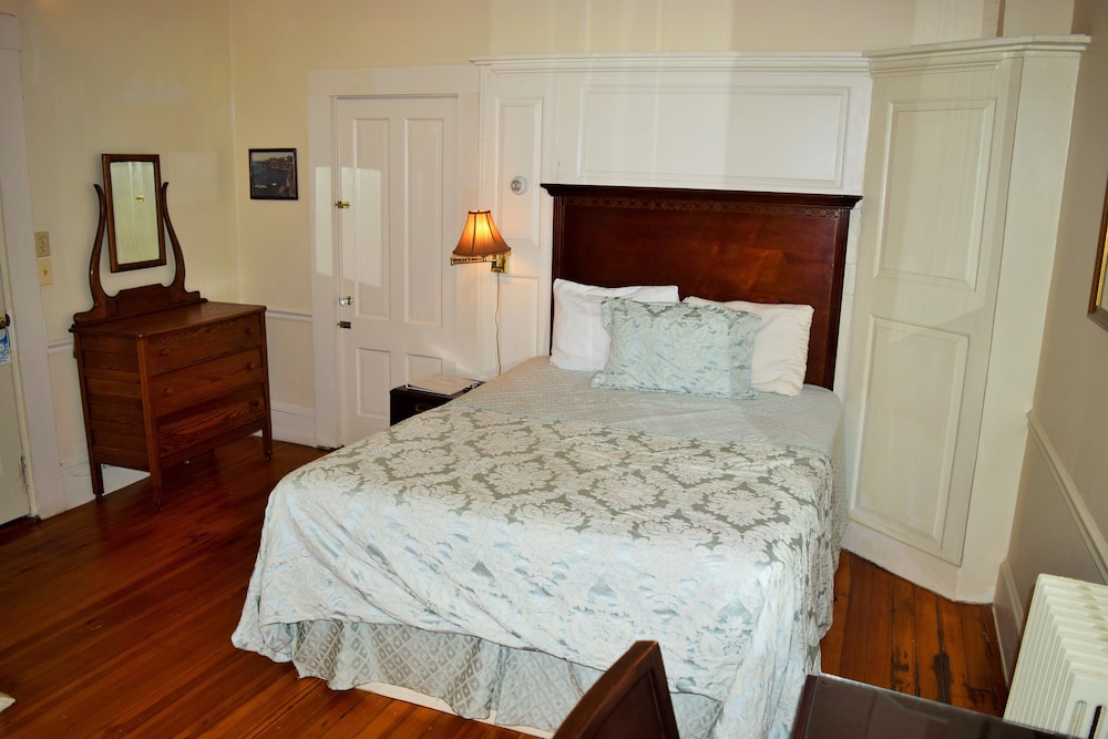 Bellevue House 21/50