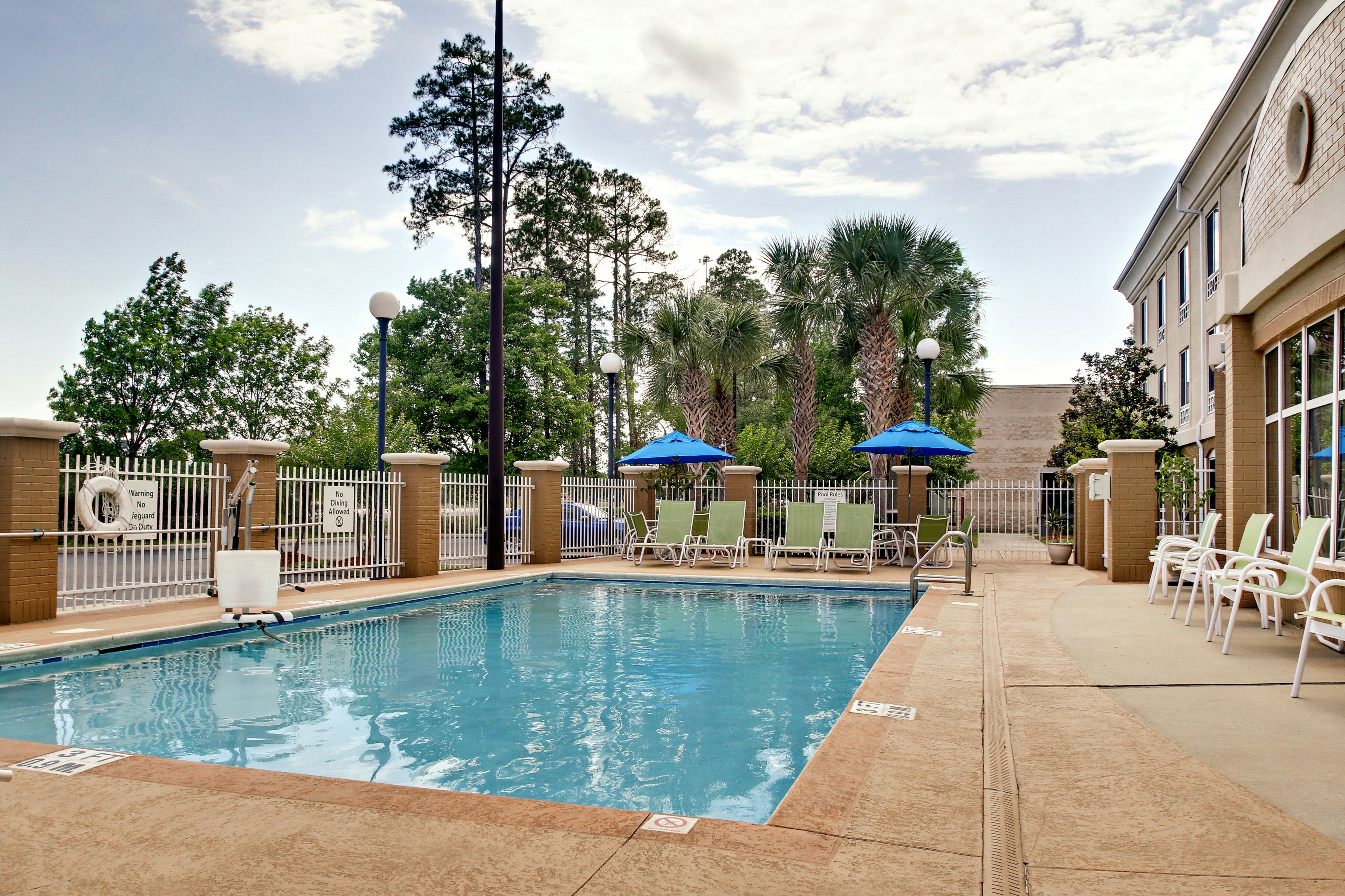 Holiday Inn Express Suites Jacksonville South I 295 10/73