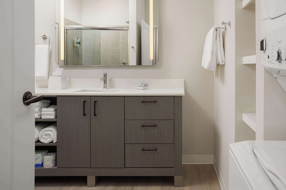 1 BEDROOM, SUITE, ACCESSIBLE