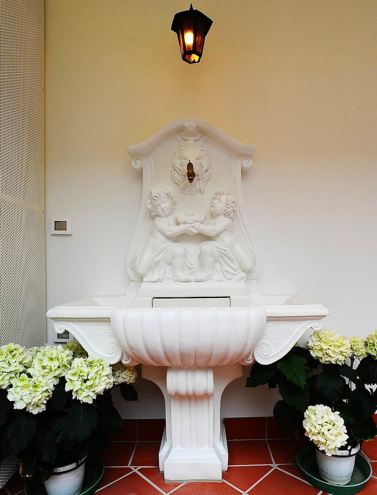 Hotel Fontana 8/28