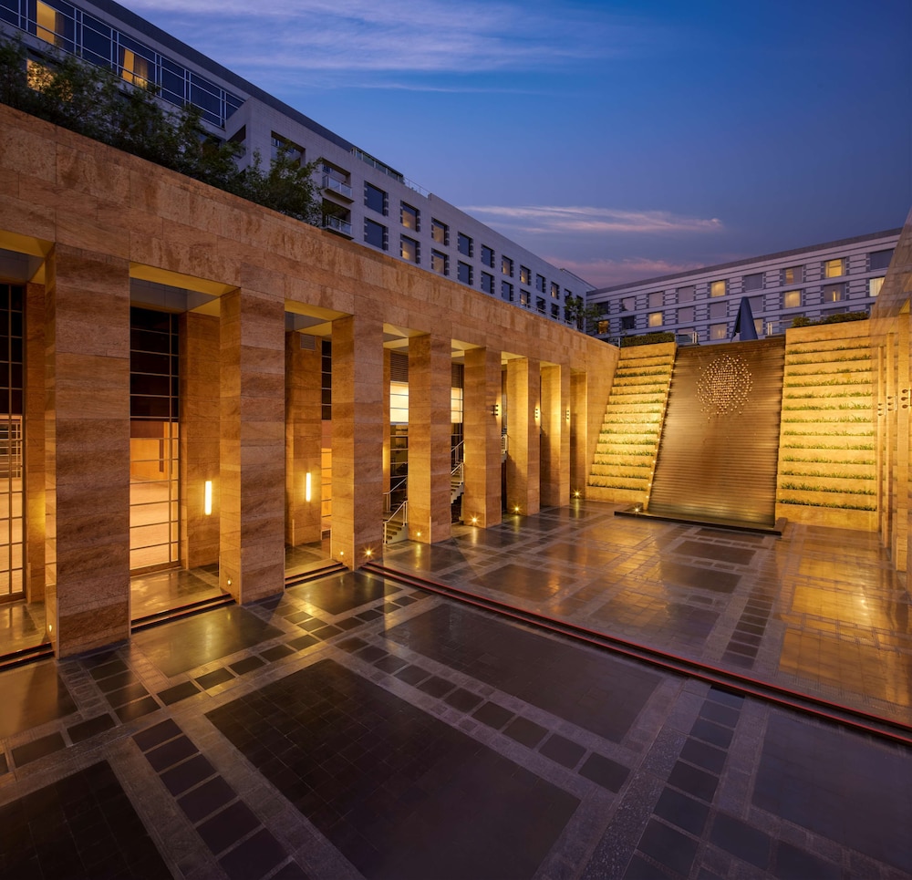 Grand Hyatt Mumbai Hotel and Residences 33/75