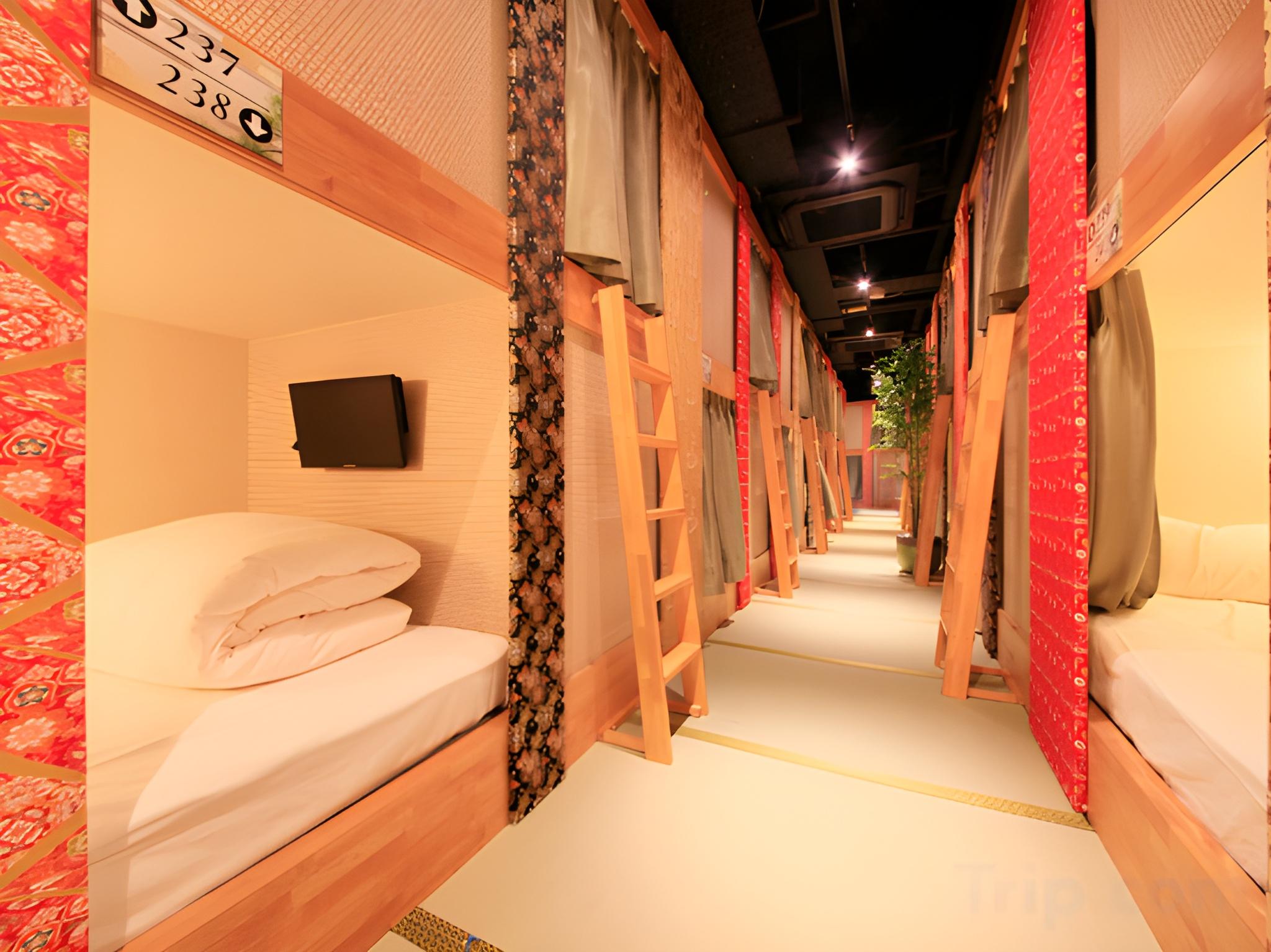 Male Dorm, Cabin
