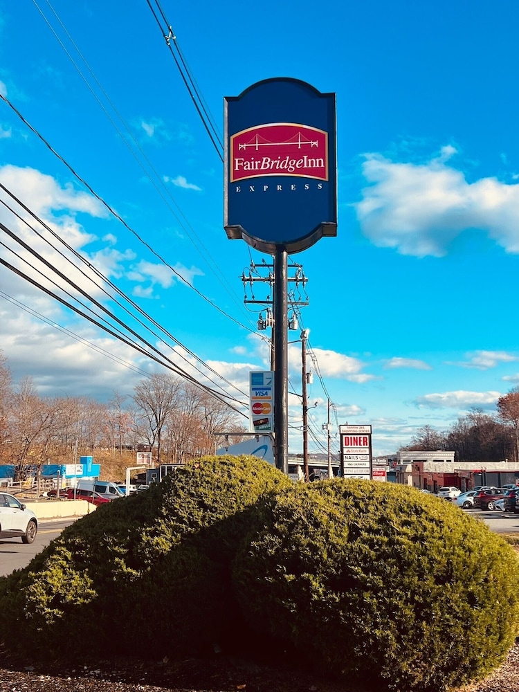 Super 8 by Wyndham Nyack NY 33/37