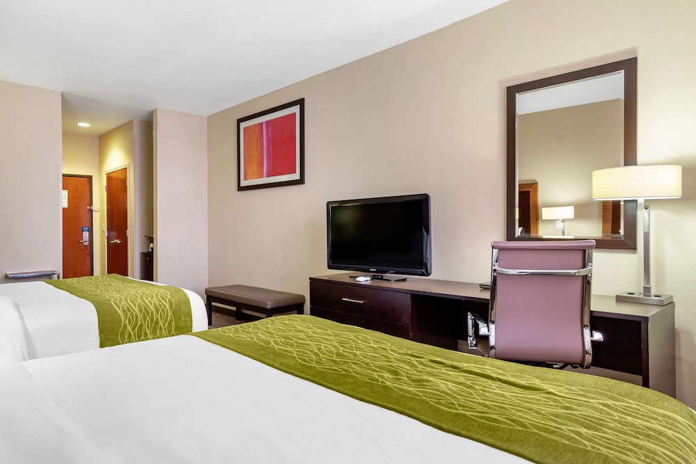 Comfort Inn Suites Lakeside 9/37