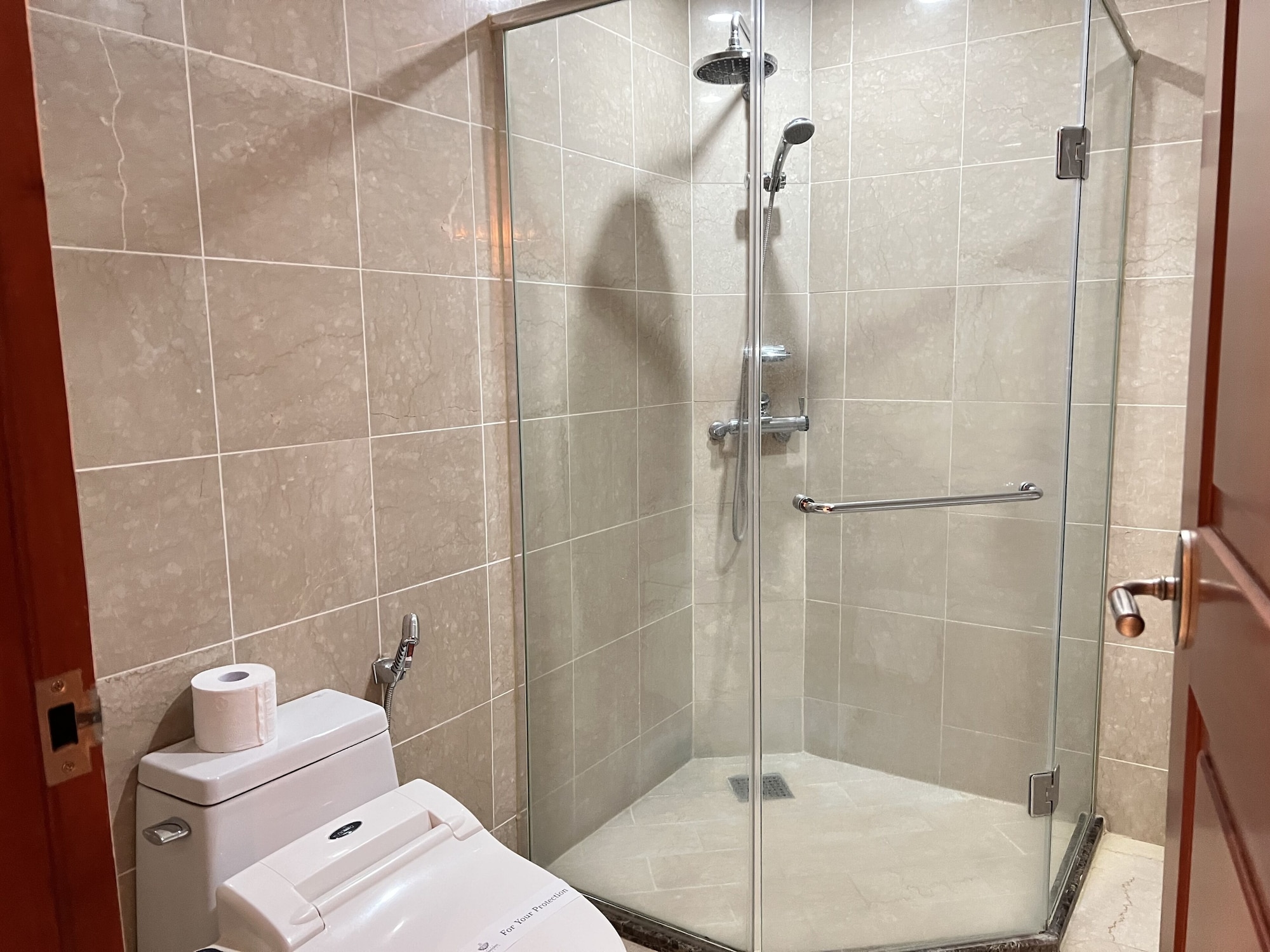 جناح فاخر بسرير كوين، Hotel International 5/10