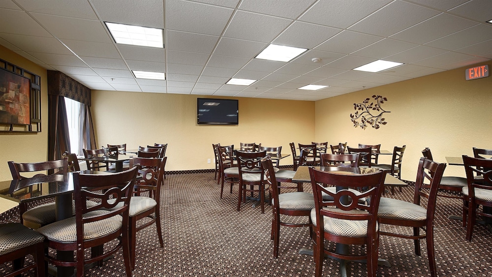 Best Western Plus Parkway Hotel 23/26