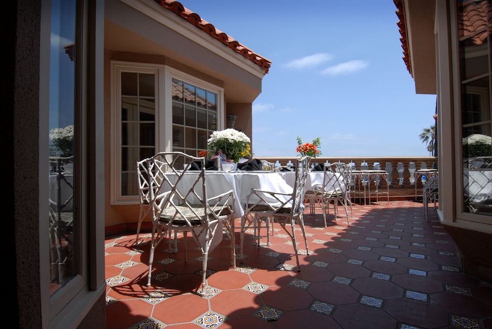 Dorymans Oceanfront Inn 27/33