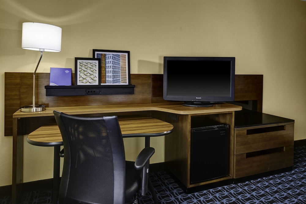 Fairfield Inn Suites Atlanta Suwanee 26/27