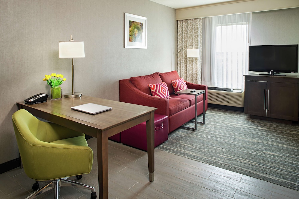Hampton Inn & Suites Palm Desert 45/64