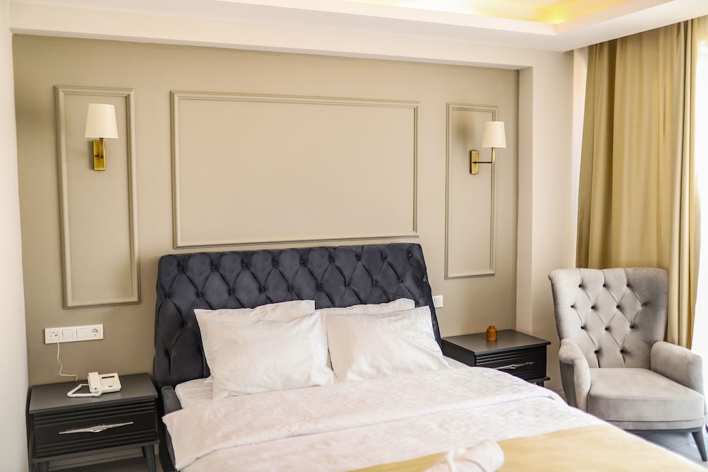 Petra Hotel Tuzla 8/21