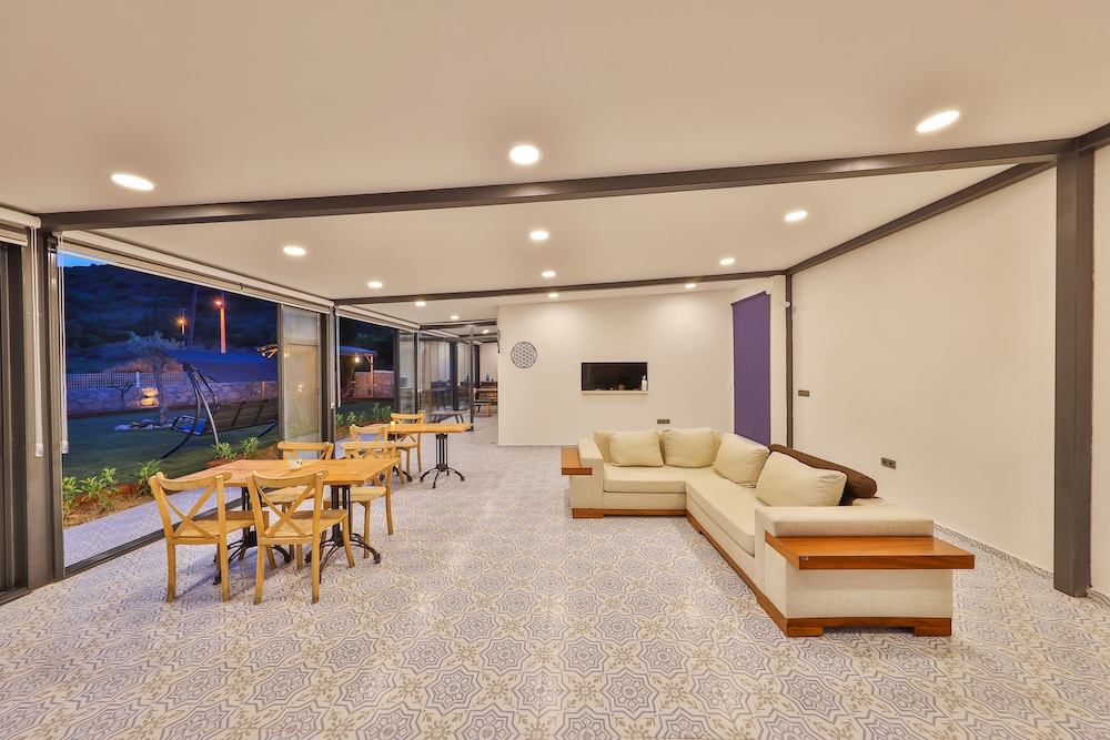 Thomas Suites 20/33