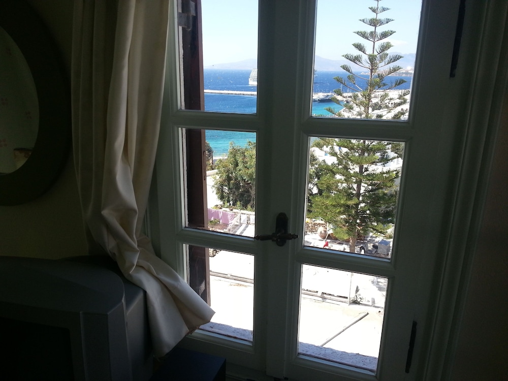 Rania Apartments Studios & Suites 10/50