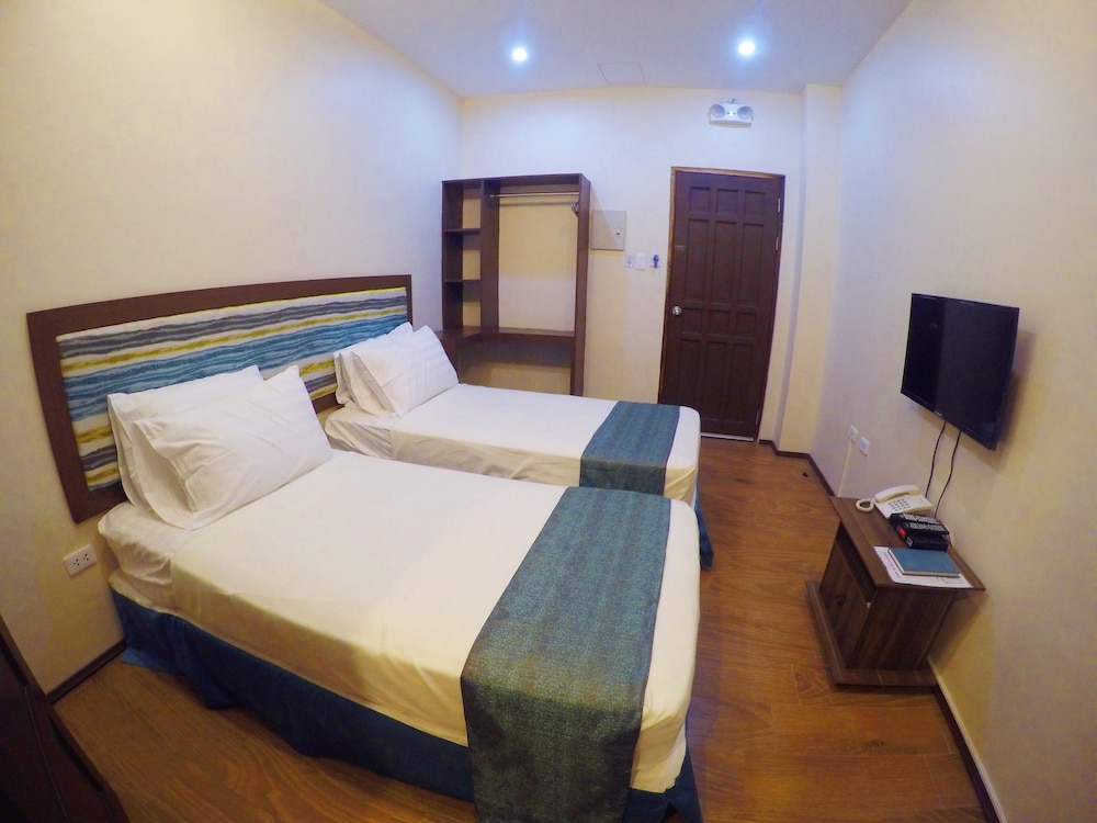 Golden Gate Suites 18/65