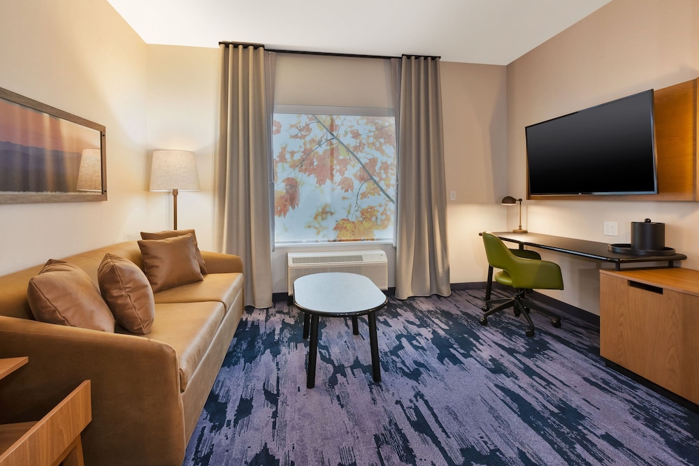 Fairfield Inn & Suites by Marriott Grand Rapids North 27/33