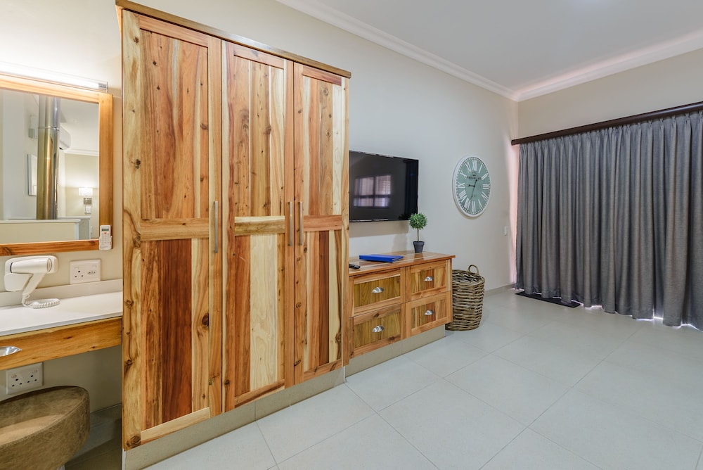 Kiara Lodge 10/69