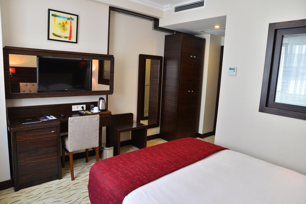Golden Siyav Hotel 22/75