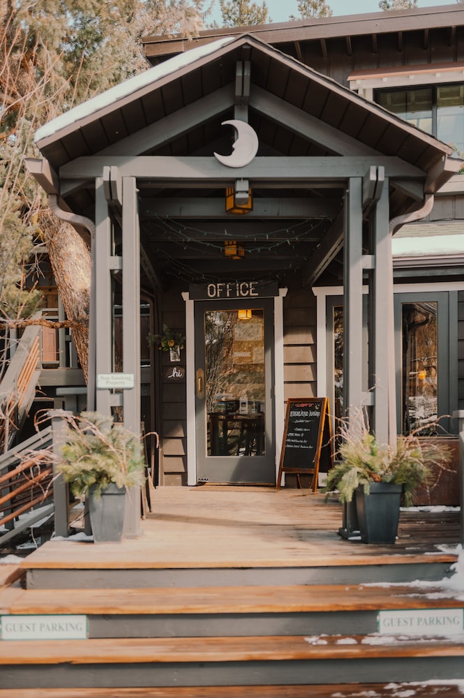 Highland Haven Creekside Inn 1/50