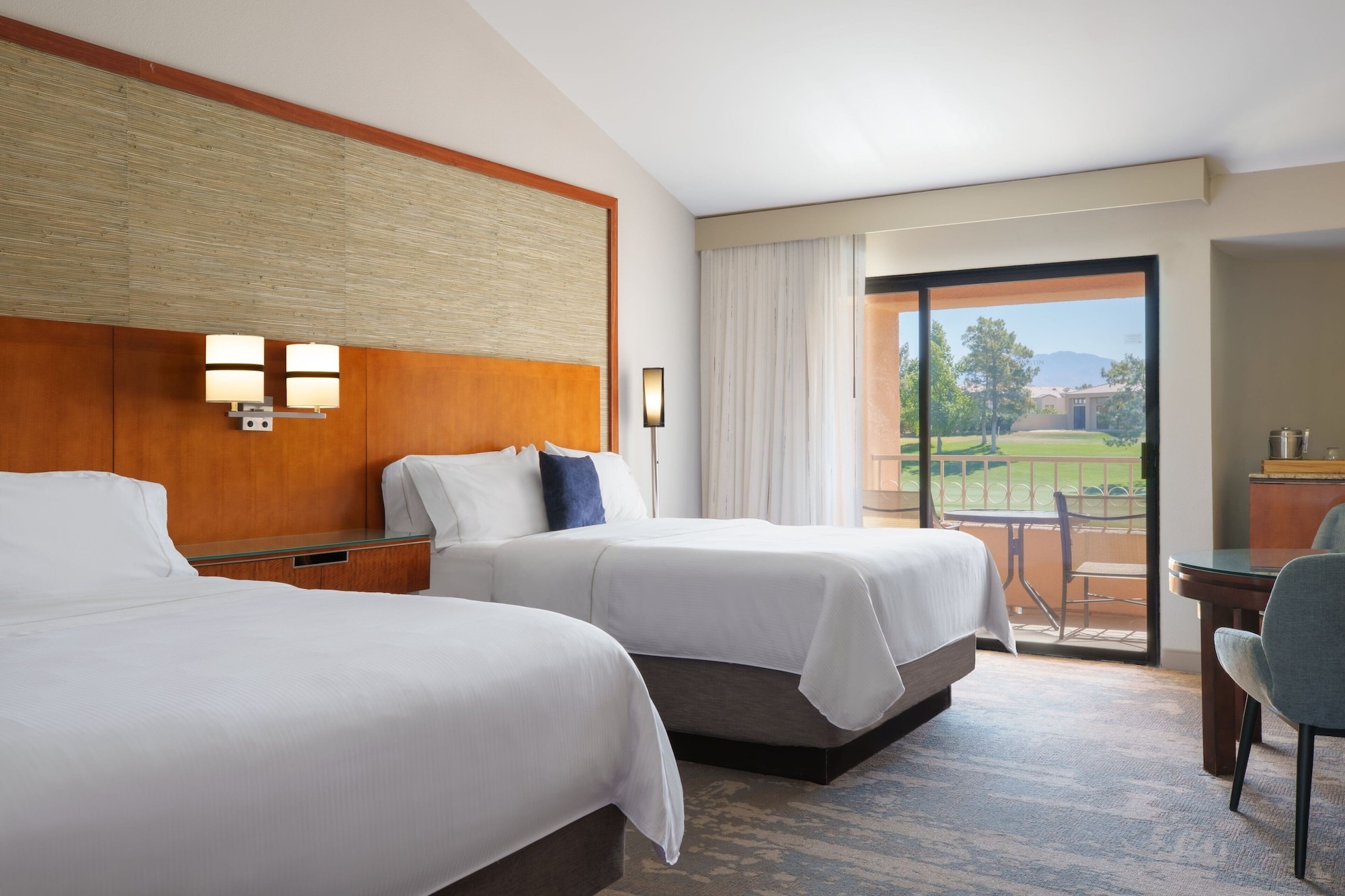Deluxe, 2 Queen Beds, Golf Course View