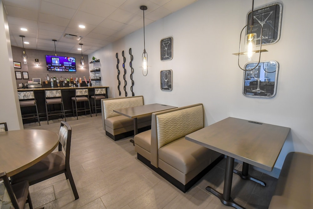 Euro Suites Hotel 32/52