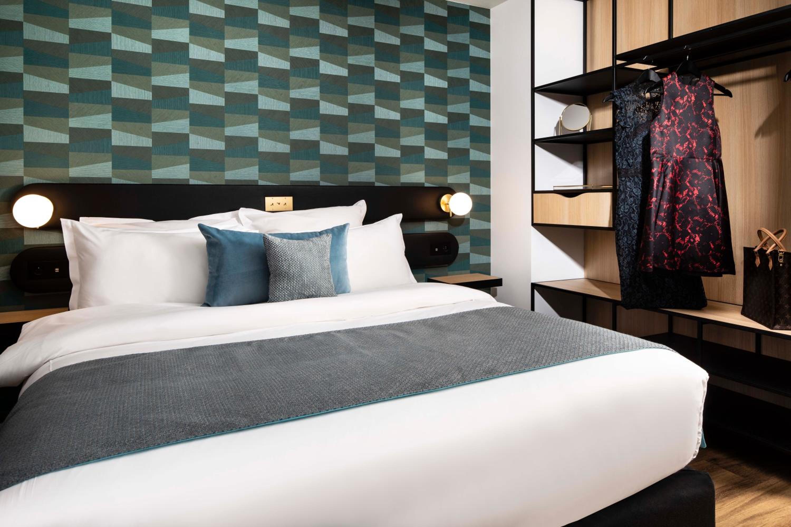 Eiffel, Suite, Queen Bed