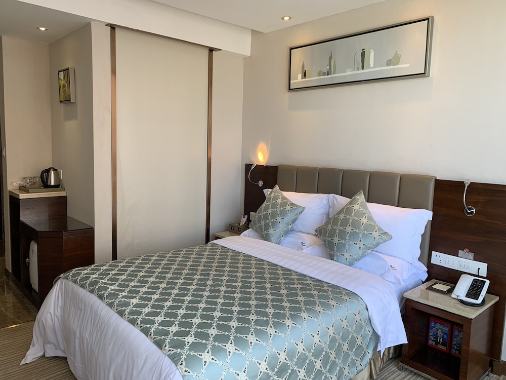 L Hotel Changsheng 23/62