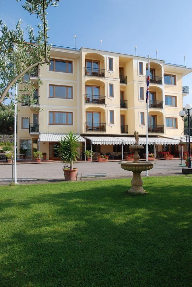 Johanna Park Hotel 12/47