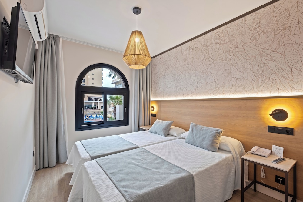 Junior Suite Pool view