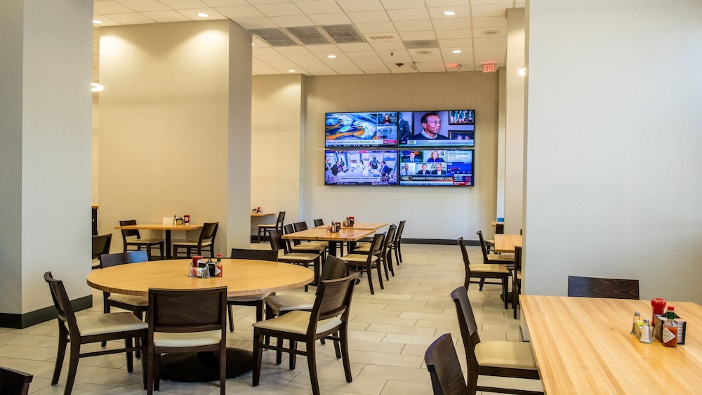 Holiday Inn Hotel Suites Phoenix Mesa Chandler 35/56