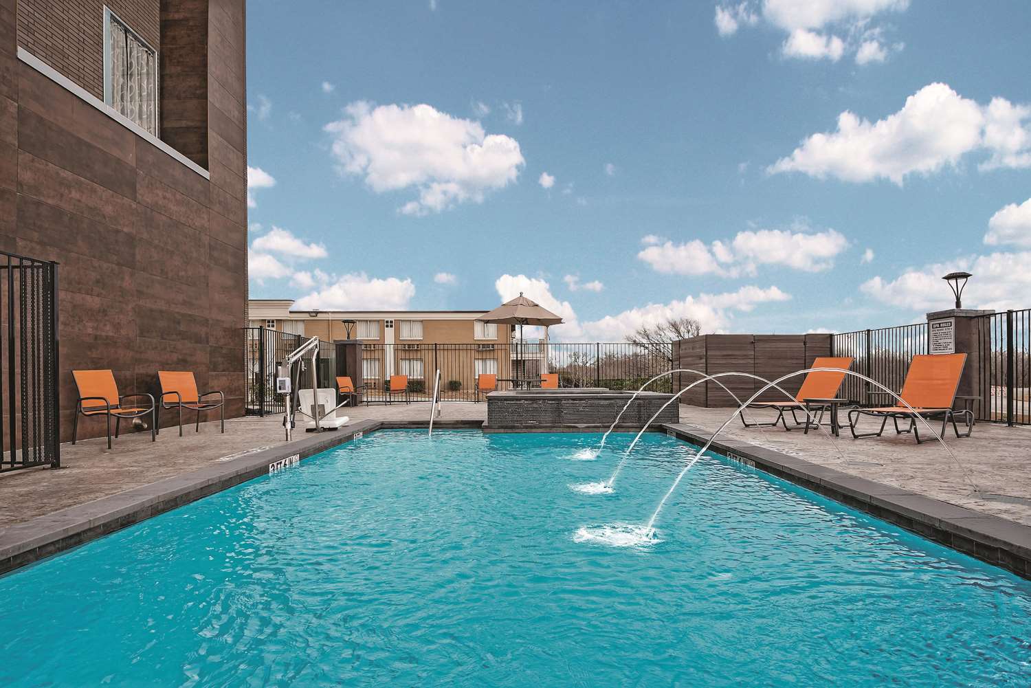 La Quinta Inn & Suites by Wyndham Dallas Grand Prairie North 41/42