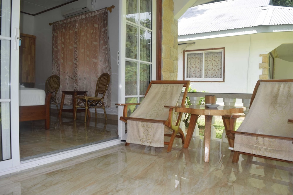 BAMBOO CHALETS 20/39
