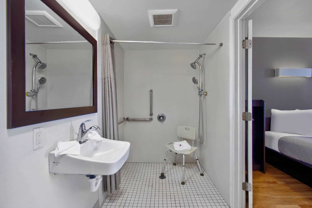 Motel6 Victorville, CA - Apple Valley 48/49