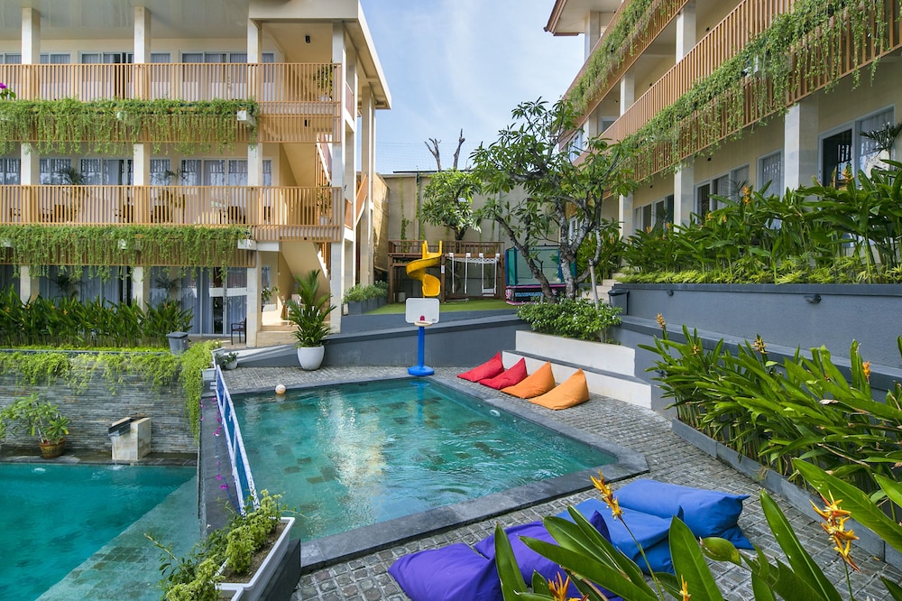 Graha Socio Hotel 50/56
