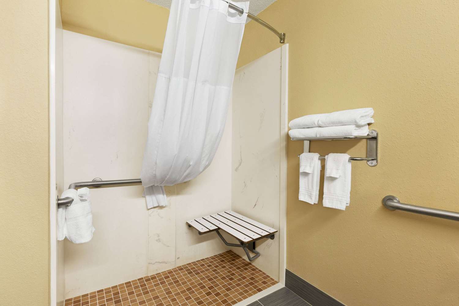 Microtel Inn & Suites By Wyndham Thomasville/High Point/Lexi 13/15