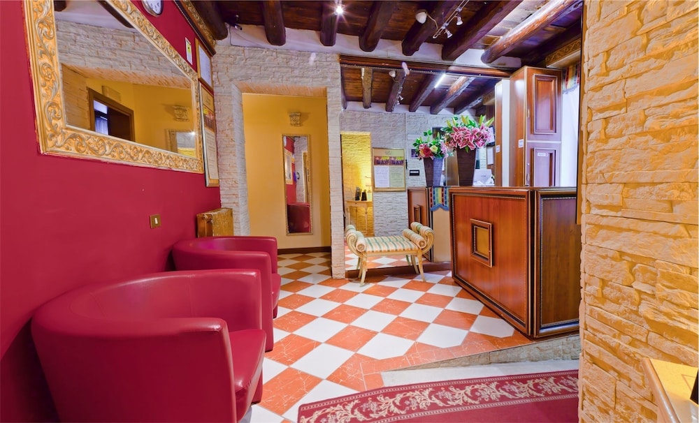 Hotel Henry 3/41