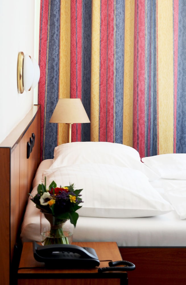 HOTEL DREI KRONEN VIENNA CITY 40/74