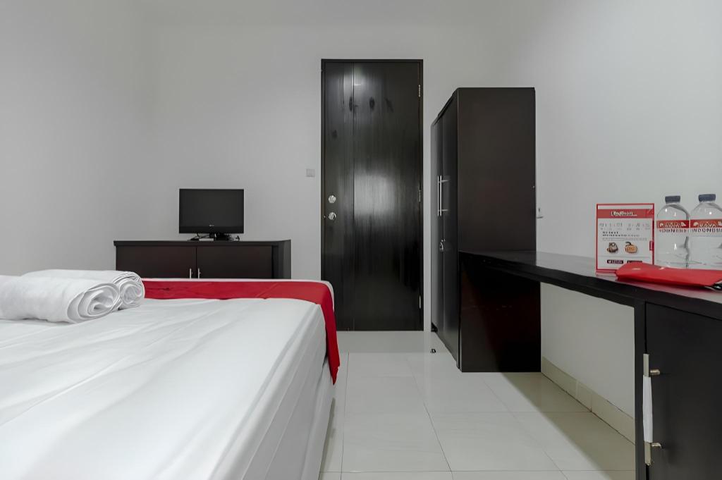 Reddoorz Plus Pasar Baru 17/43