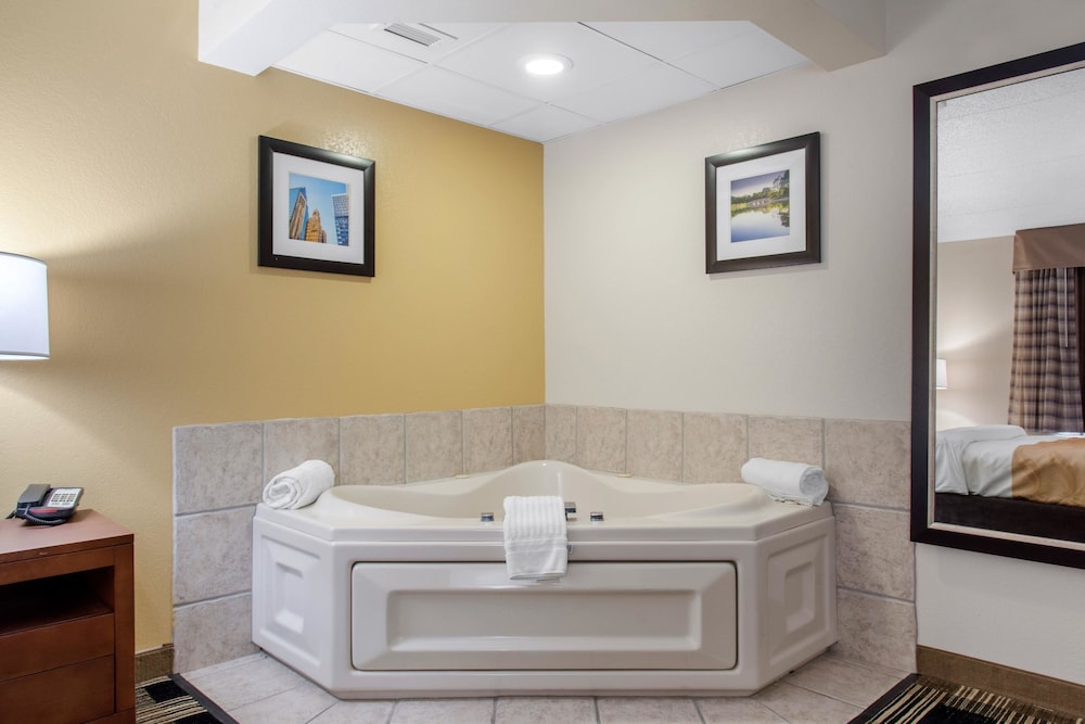 Quality Inn near Medical Center 27/38